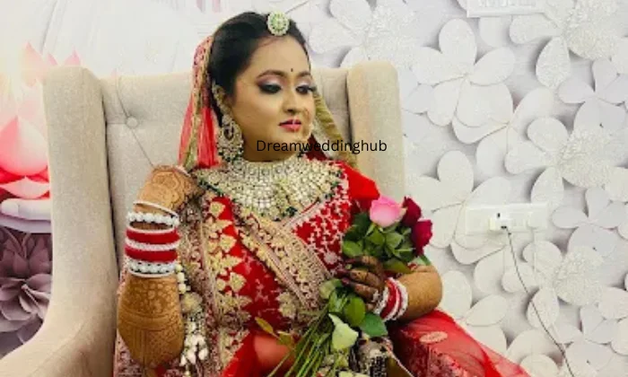 Uplooks Unisex Saloon